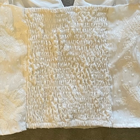 MOD Puff Sleeve Notched Neck Crop Blouse (XS) - Picture 2 of 2